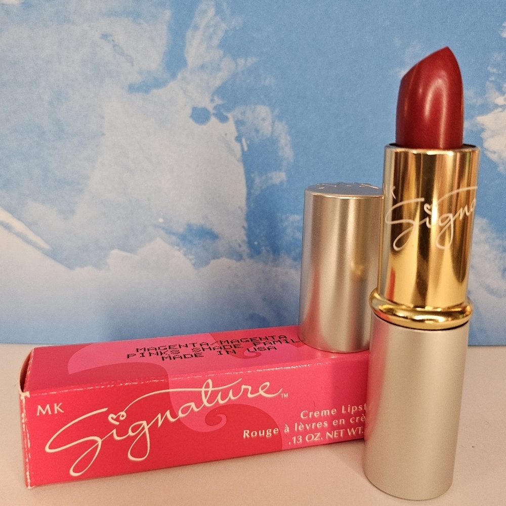 Mary Kay Signature Creme Lipstick MAGENTA 2310 - Torn Packaging .